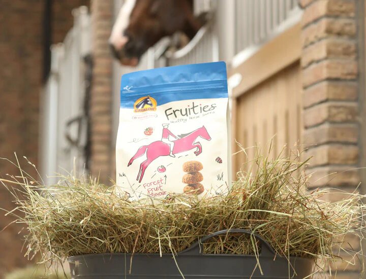 Cavalor Fruities - лакомство награда, с витамини, минерали, горски плодове 750 гр.